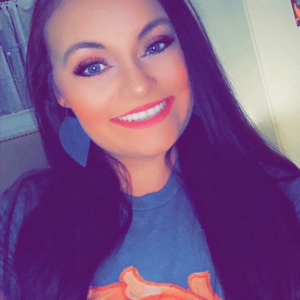 Meet your posher, Kelcie!